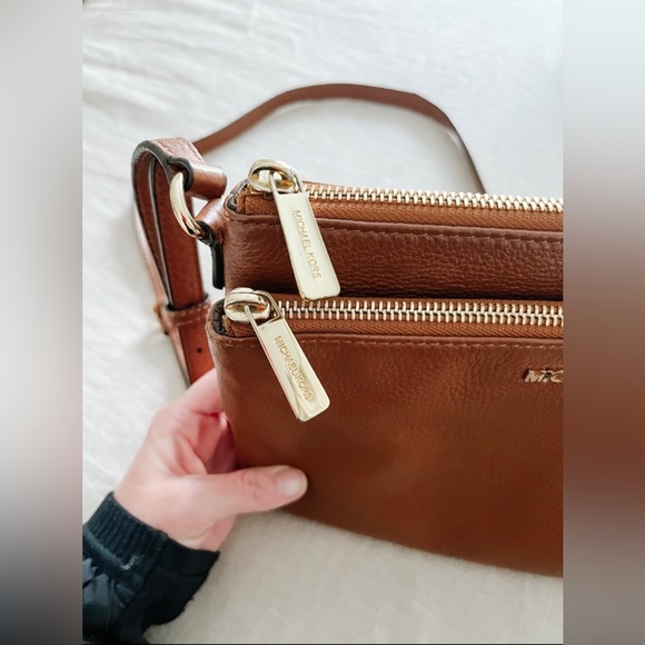 Michael Kors crossbody purse - Picture 9 of 14